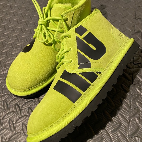 UGG Shoes - UGG Austrailia Neumel Chopd Slipper Green Large Logo size 12.5 womens Boots